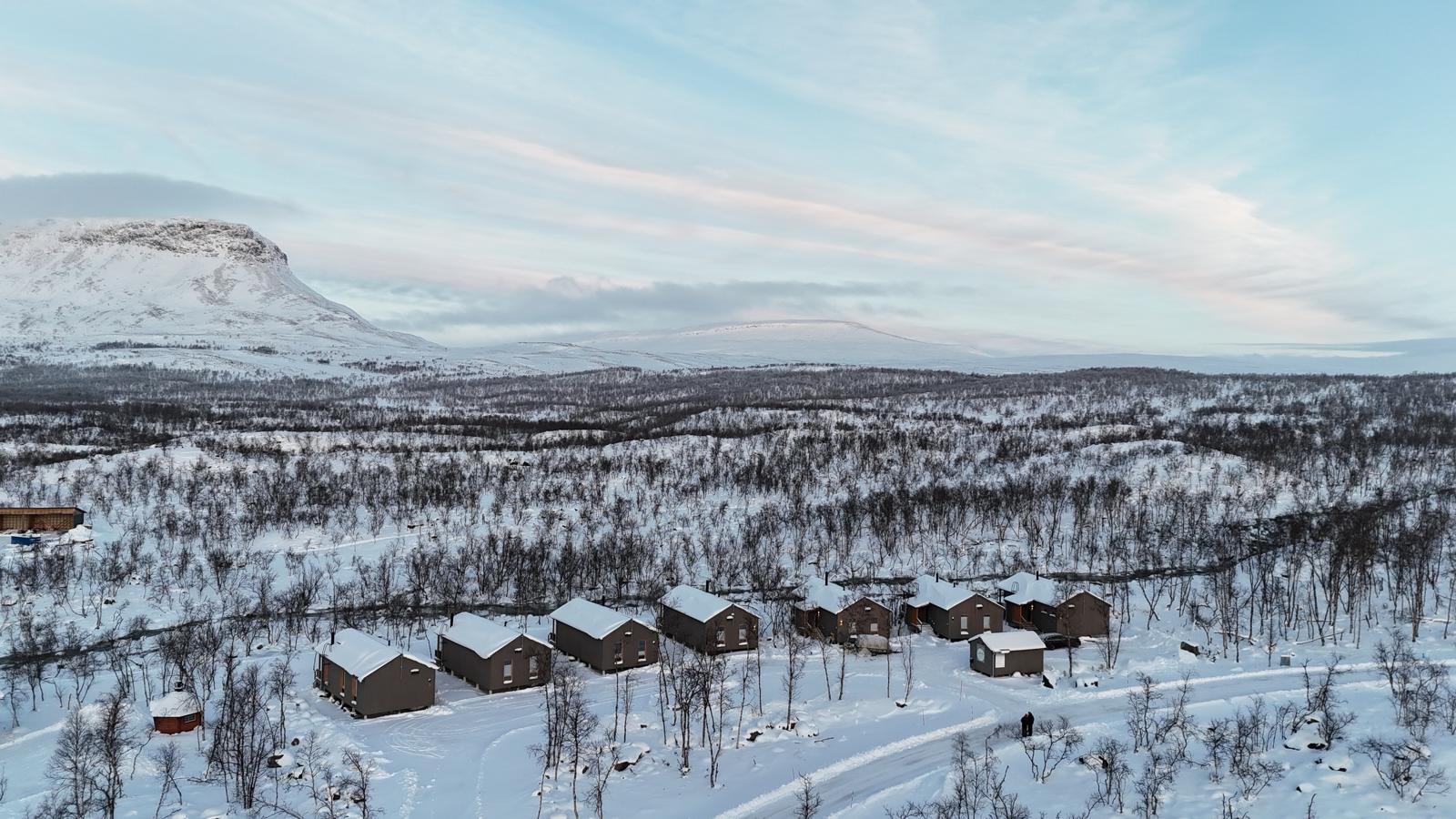 Etsitkö viihtyisää mökkiä hyvällä sijainnilla?